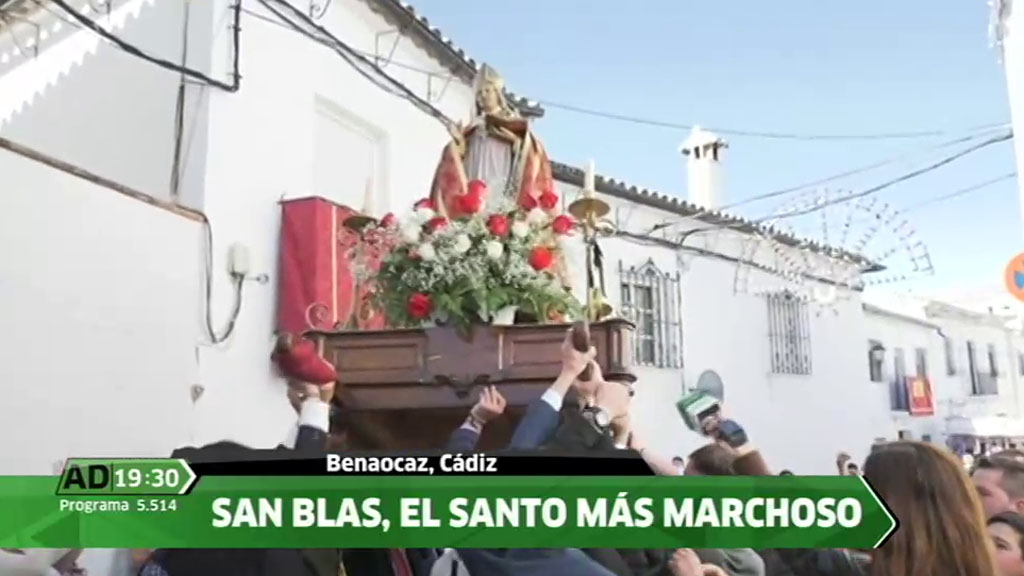 Andalucía Directo nos muestra la festividad de San Blas en Benaocaz, Cádiz,  donde sacan al santo a bailar a ritmo de charanga