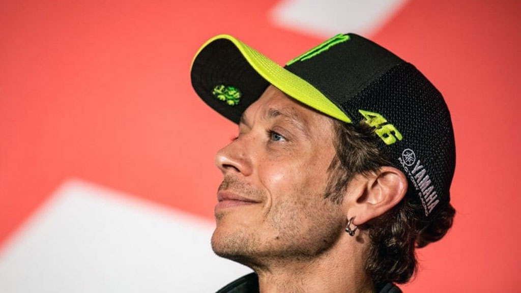 Valentino Rossi abandona la competición tras 26 años en activo