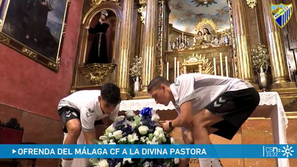 El Málaga realiza la tradicional ofrenda floral a la Divina Pastora de  Capuchinos